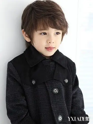 发型 流行发型 正文 style5  将头发全部往前梳,凸显可爱的小脸蛋