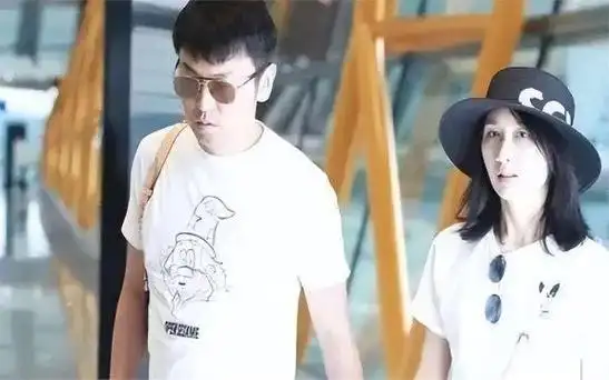 雷佳音:15岁辍学,与妻子裸婚,挤出租屋,如今终凭"渣男"翻身