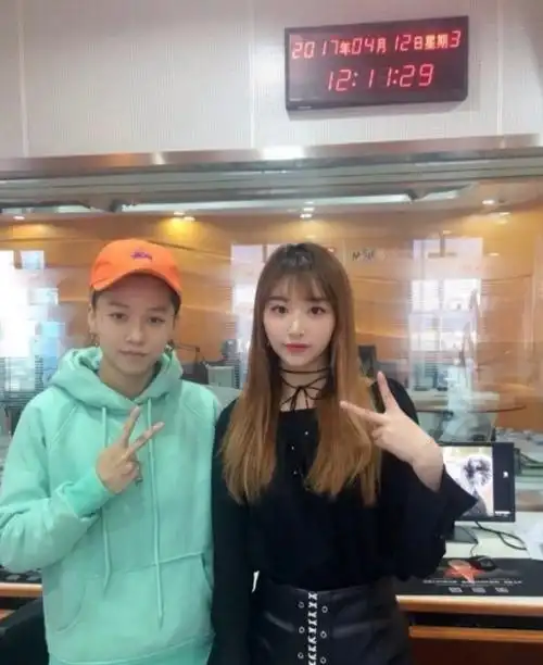 难怪说出道即整容,看刘雨昕孔雪儿的未出道合照,粉丝都不敢认_转型