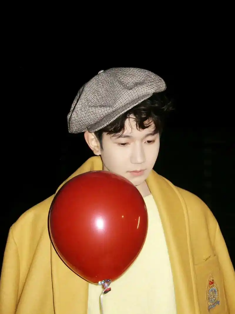 王源[超话]#@蜜豆多冰少糖 #王源现在有一套自己的审美体 - 抖音