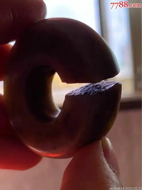 红山时期哈民文化开口玉珏最早的人类佩戴饰品开口典型俩面均带有加工