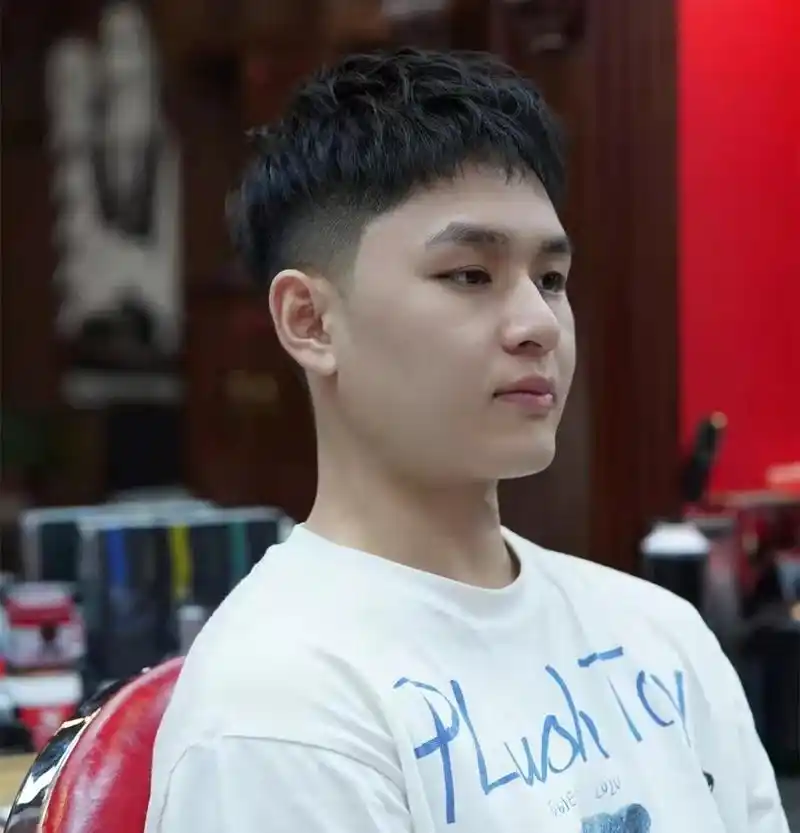 男生发质粗硬留什么发型适合试试这三种发型清爽干练又有范