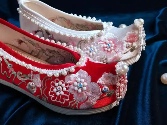 新款明制汉服鞋串珠弓鞋中式婚鞋秀禾鞋内增高配古装绣花鞋布鞋女