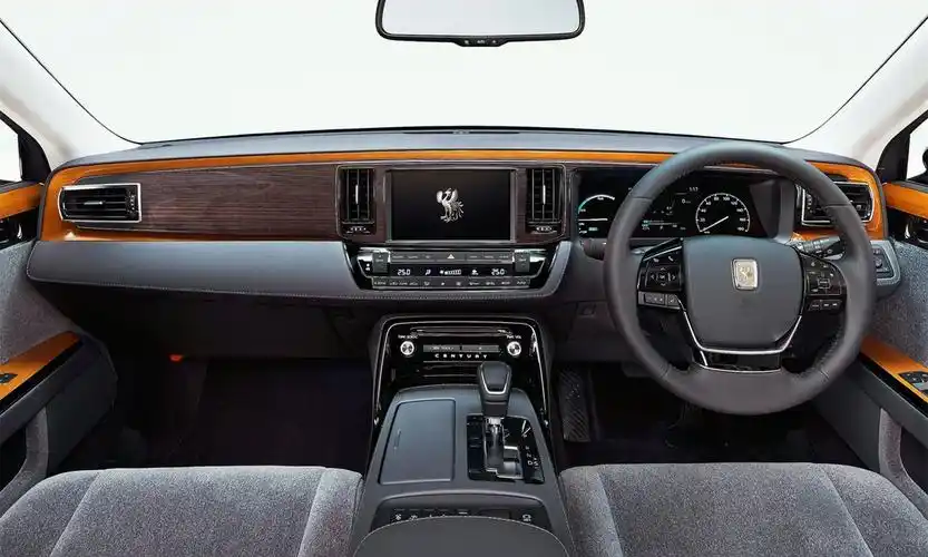 丰田世纪内饰值得一提的是,丰田其实去年(2021年)已经在国内注册了"