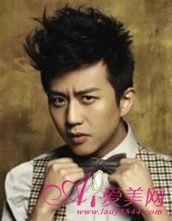 邓超的保守型飞机头,现在已经有非常多的男士已经运用到了生活中的