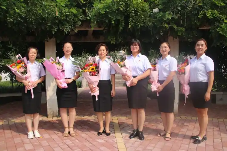 优秀班主任,优秀教师合影