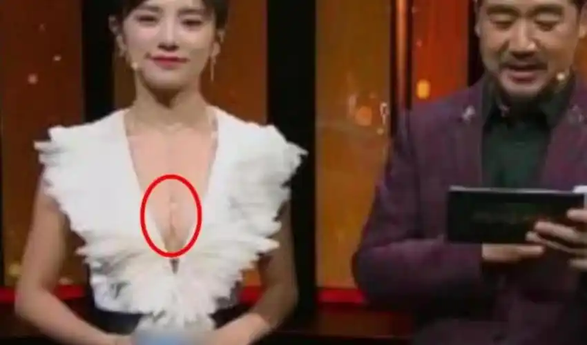 女主持"忘记"穿"遮羞布",硬撑70分钟,张国立在一旁憋坏了