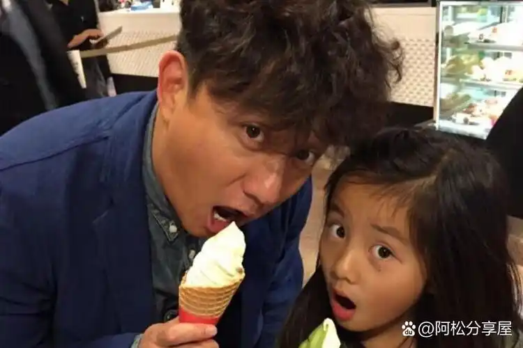 2004年,黄磊和孙莉结婚前一夜,黄磊给初恋女友刘若英打电话说"我要