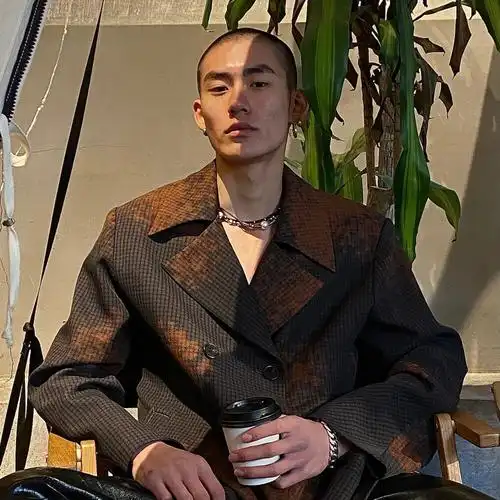 有没有贼帅的寸头男生头像谢谢