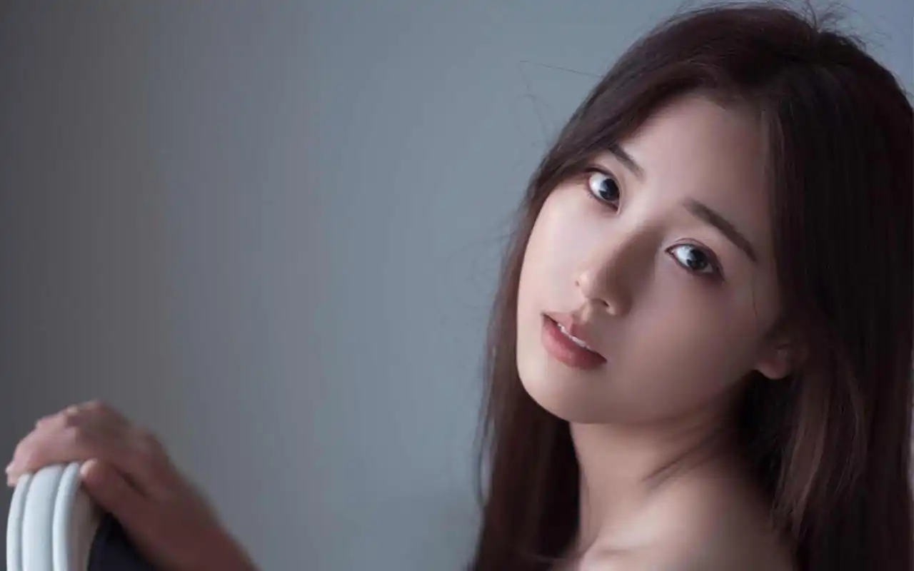 性感吊带衫美女诱人私房写真图片桌面壁纸