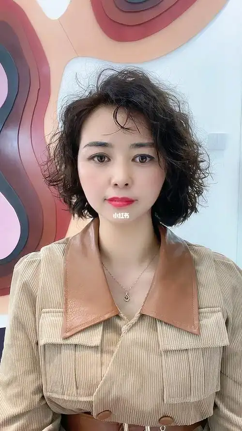 女生短发烫发_短发_烫发_无同造型(陇西店)攻略_发型_陇西烫头发_时尚