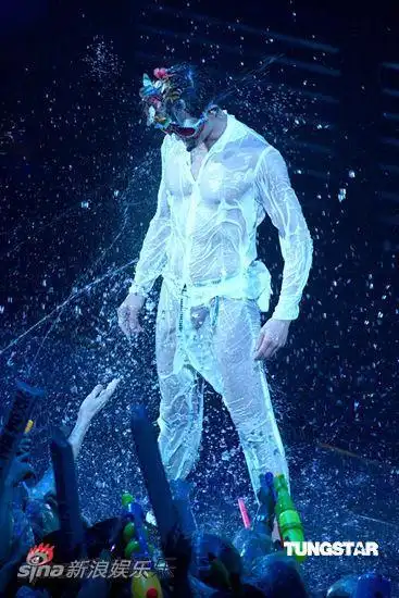 图文郭富城台北开唱郭富城湿身诱惑