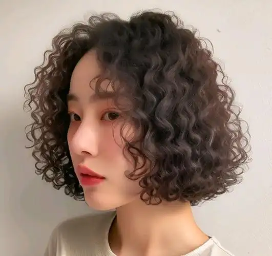 全头烫波波头,内扣波波头,一刀切波波头,挂耳短发,你爱哪一种|发型