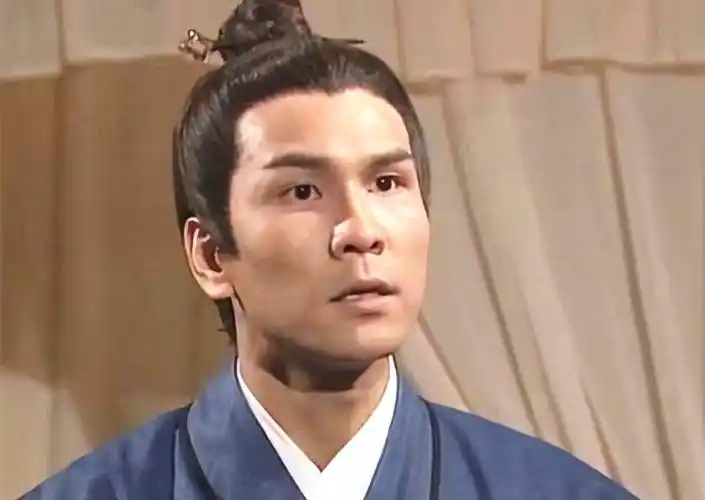 58岁陈启泰带妻子回内地,与张文慈聚会心情好,婚后无子女仍恩爱_腾讯