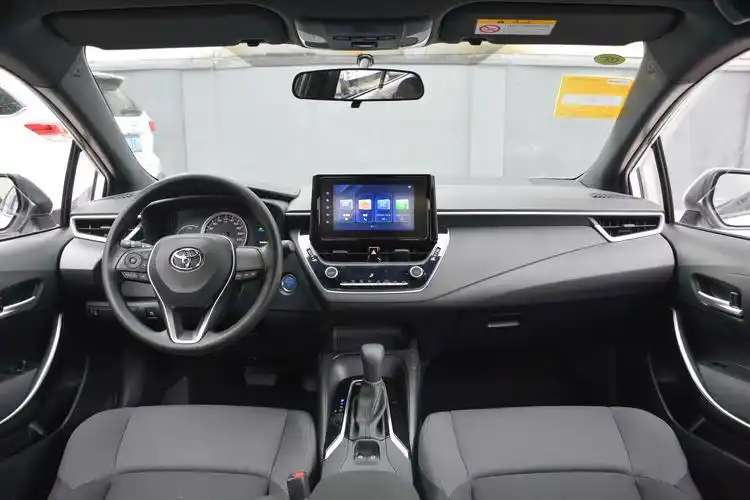 2022款 雷凌 双擎 1.8l 进取版内饰