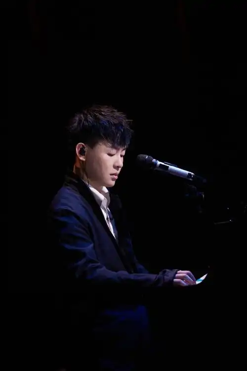 #黑夜问白天剧场式舞台##披荆斩棘#