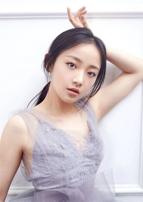 灵气少女吴佳怡:《半妖倾城》中客串清装少女东哥,长相很甜美!