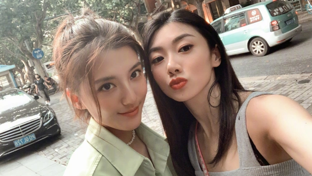 明星前任聚会郑恺前女友程晓玥与吴千语郊游喊话周扬青就差你