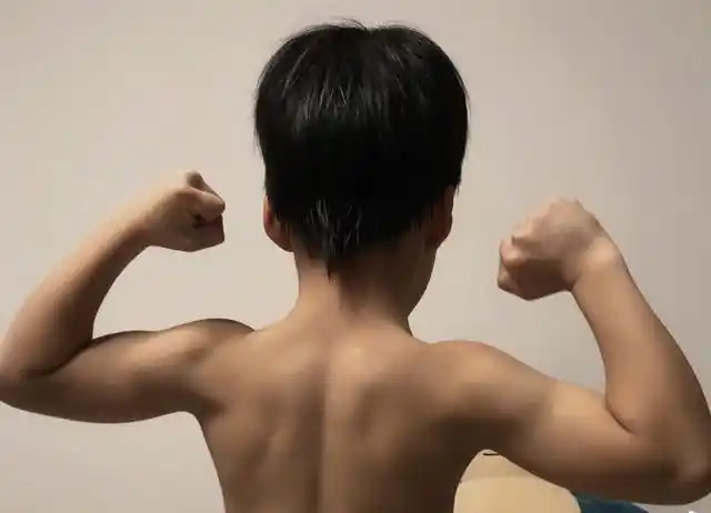 吴京瘦了10斤被老婆爆照!他减肥成功后双腿,连女生都直呼酸了