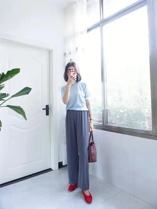 蓝色和灰色搭配很和谐