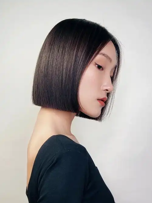 换季换发型方脸也适合一刀切短发