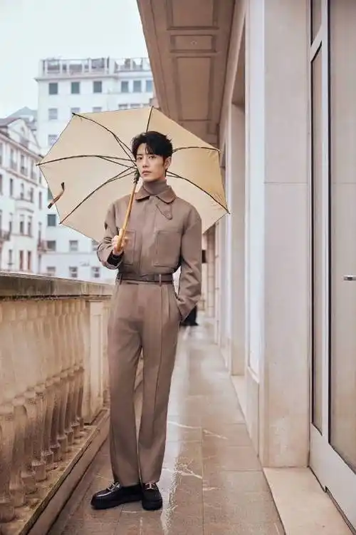 肖战看秀look##肖战米兰citywalk