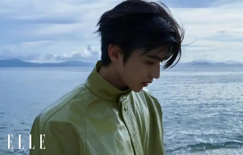 蔡徐坤二登elle封面