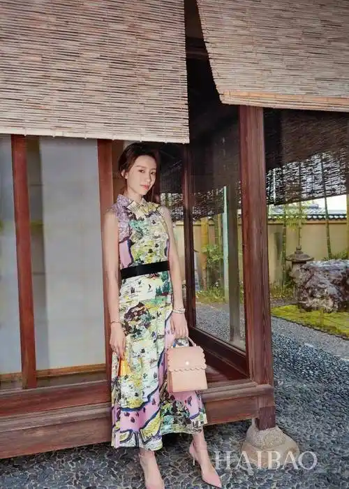 原创董洁一身米白色长裙气质温婉优雅网友当年的冷清秋又回来了