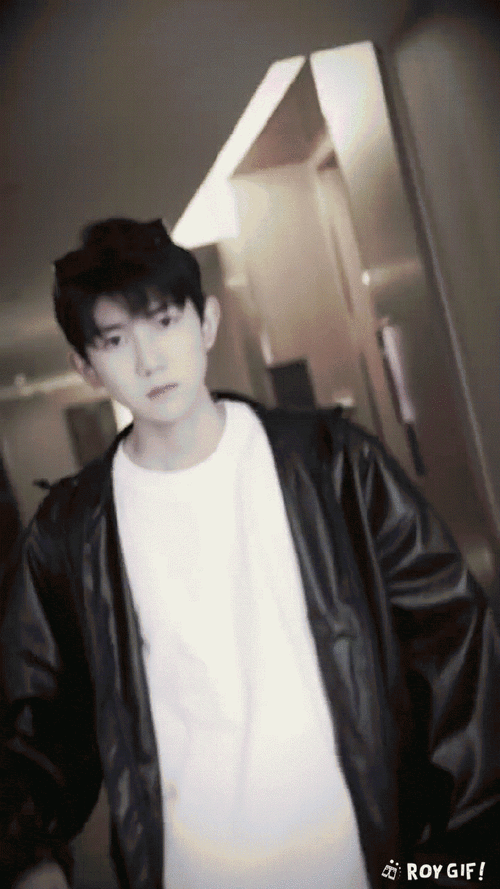 酷酷哒90萌萌哒  #王源客厅狂欢纪念册##王源客厅狂欢巡演##王源