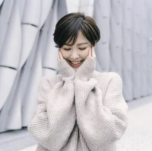 半红不黑tvb小花刘佩玥三部剧集轮番上阵今年能冲击飞跃进步