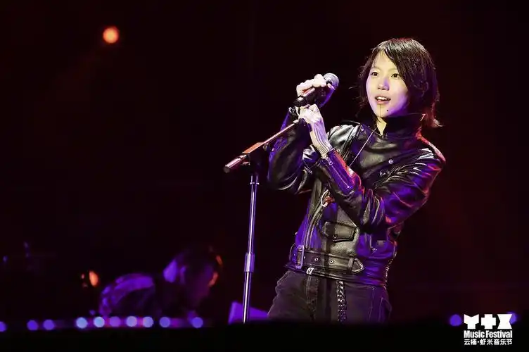 窦靖童 leah dou的图片