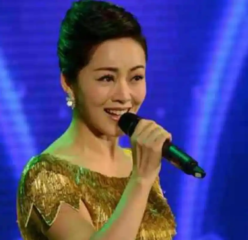 歌手陈笠笠:美丽优雅:温柔大方,又可爱,有气质:有才华:有风度,一首