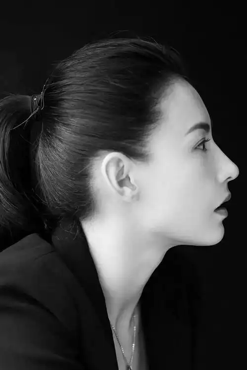 欧阳娜娜侧脸太丑被嘲假美女?原来满足这4点才算真的好看.