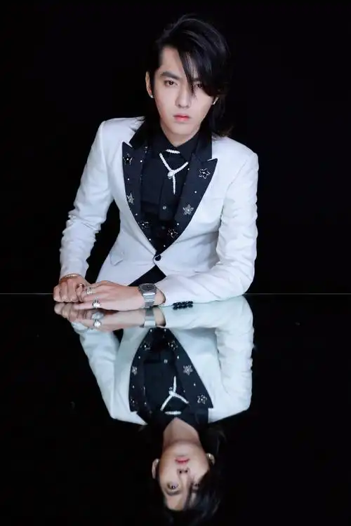 吴亦凡酷帅前卫写真图片56