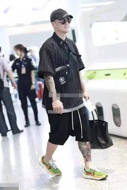 原创复出在即?蒋劲夫机场摆拍照流出,疑将为某品牌站台