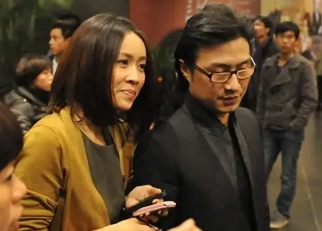 那英前夫高峰:高峰与那英的孩子出生前后,王纳文代表儿子王圣元向高峰