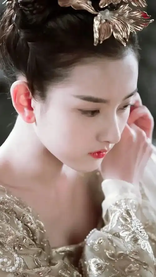 新晋十大古装女神#以下排名不分先后,你心目中演技和颜值并存的是 ??