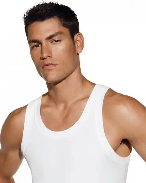 男模圈的元老级超模泰森·巴罗低调复出