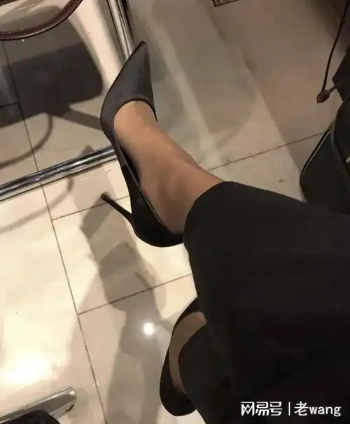 高跟鞋丝袜穿久了脚会很臭吗|鞋子|汗脚_网易订阅