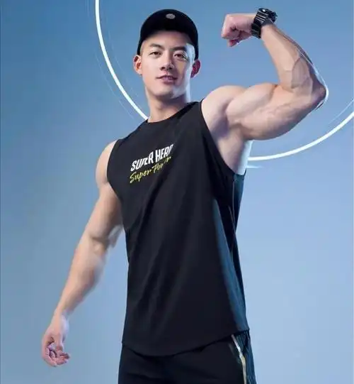 帅气的健身教练迷人的马甲线强健的肌肉这是谁的男朋友