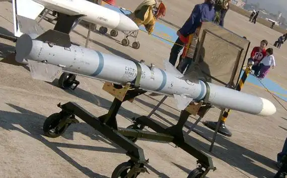 雷声公司正在研制反导型aim-120空空导弹(图)