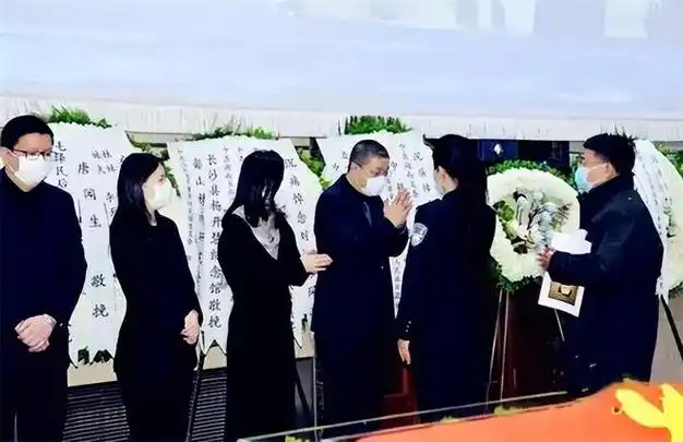 案例:2022年刘思齐病逝:李讷李敏无法送别,四个孩子哭成泪人