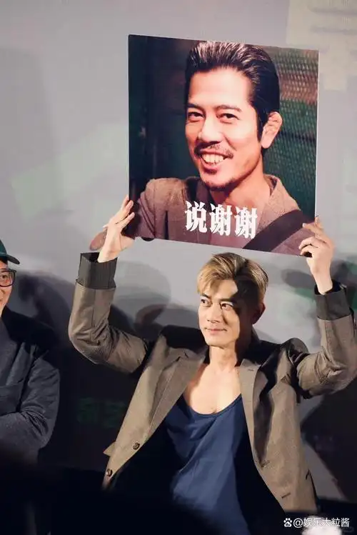 郭富城的龅牙造型实在让人难以忽视.