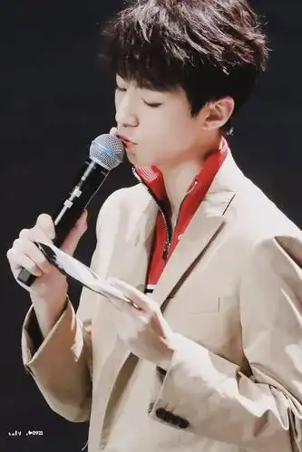 王俊凯舞台亲话筒合集魂穿系列再添一笔