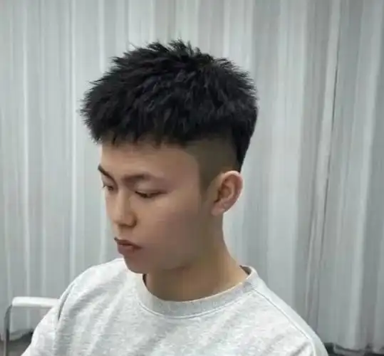 两边铲锡纸烫推荐 清爽帅气男生烫发_男生烫发 - 美发站