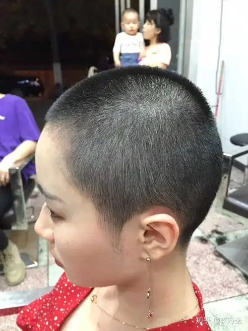 女生拥有一头超短发是什么样的体验?