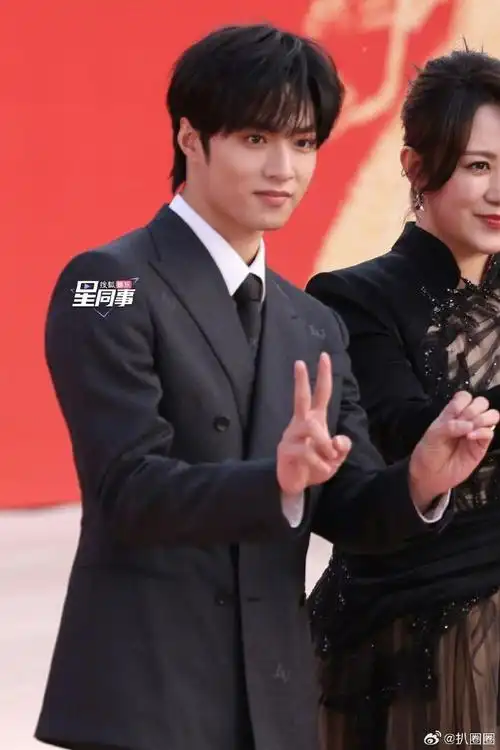 刘耀文红毯生图