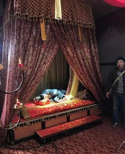 电视剧拍摄中他们真的睡着的陈伟霆一脸满足黄子韬被抬出去李钟硕无奈