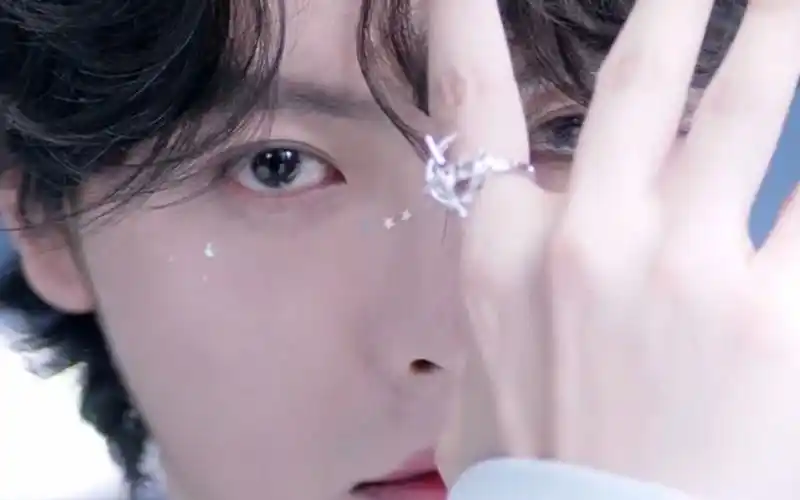 肖宇梁| 月亮迷失星海 星星枕浪而眠