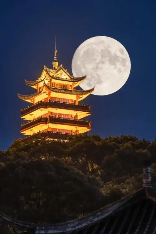 刷屏朋友圈的100个最美月亮,美哭了!今天想借你3分钟,一起欣赏_月光